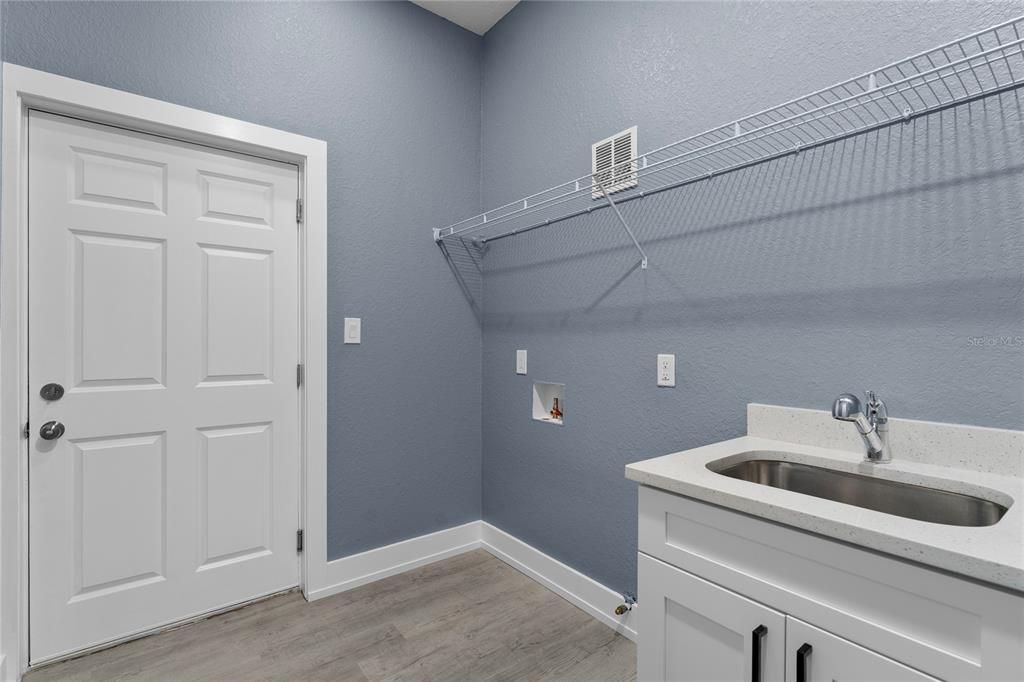 Activo con contrato: $929,000 (4 camas, 3 baños, 2540 Pies cuadrados)