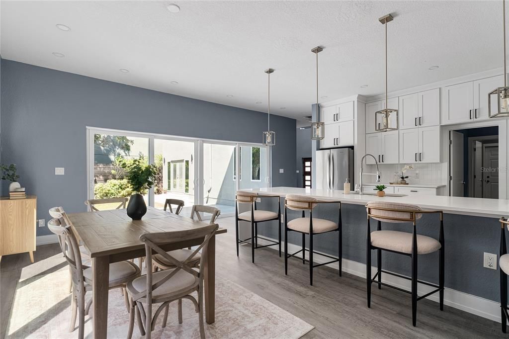 Activo con contrato: $929,000 (4 camas, 3 baños, 2540 Pies cuadrados)