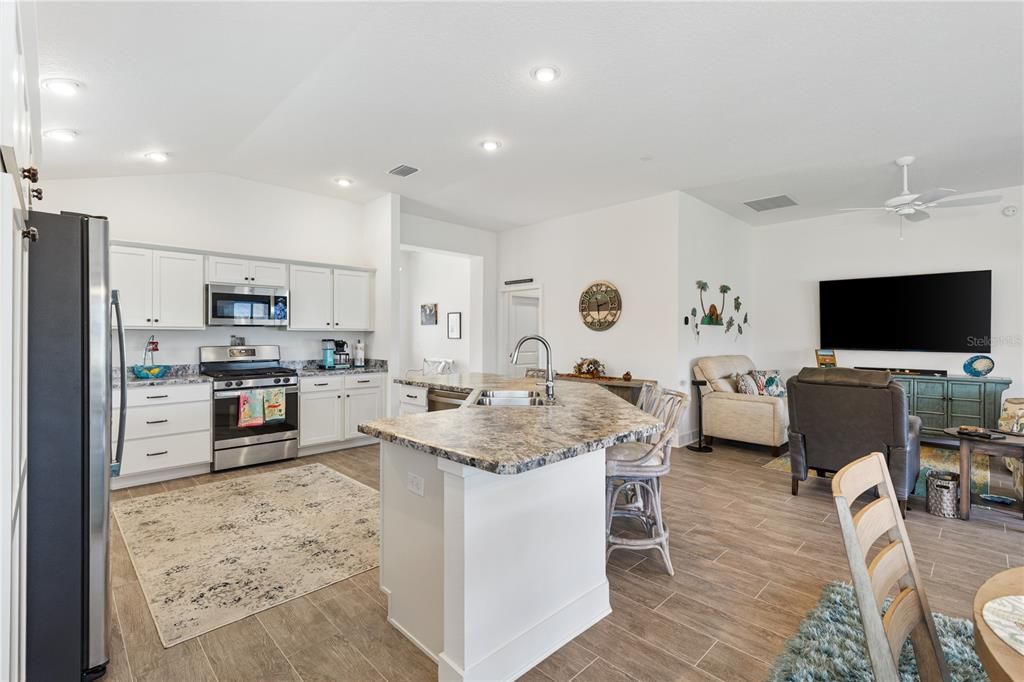 En Venta: $629,000 (3 camas, 3 baños, 1905 Pies cuadrados)