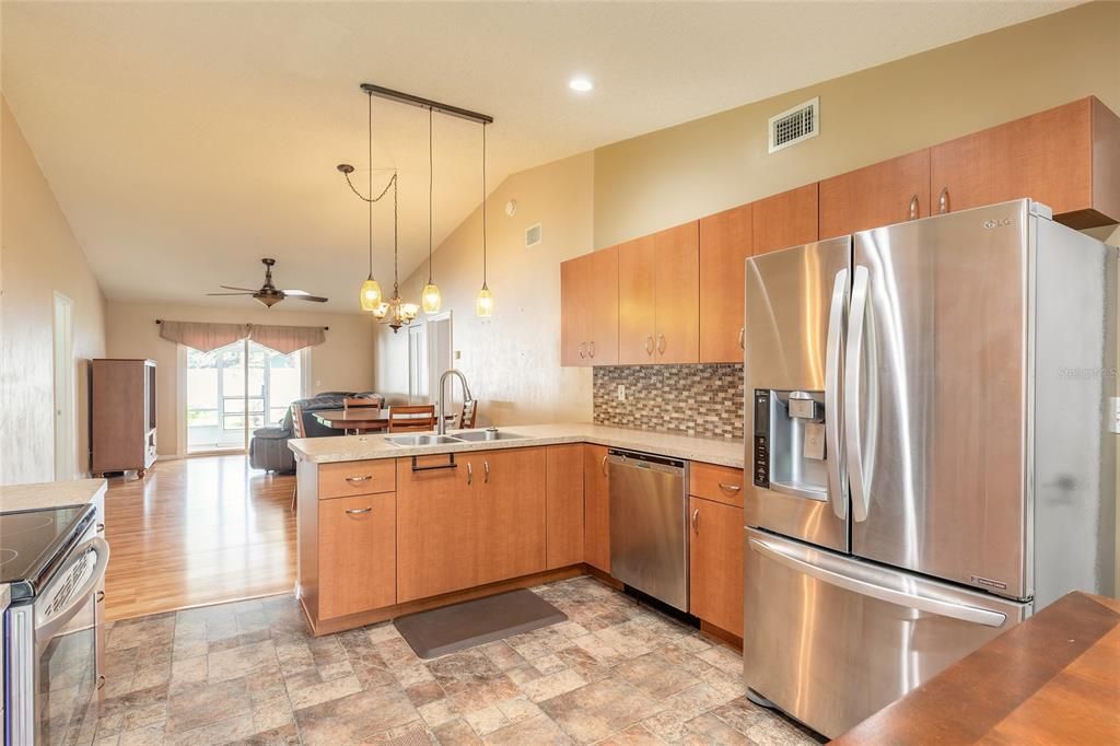 Active With Contract: $230,000 (3 beds, 2 baths, 1192 Square Feet)