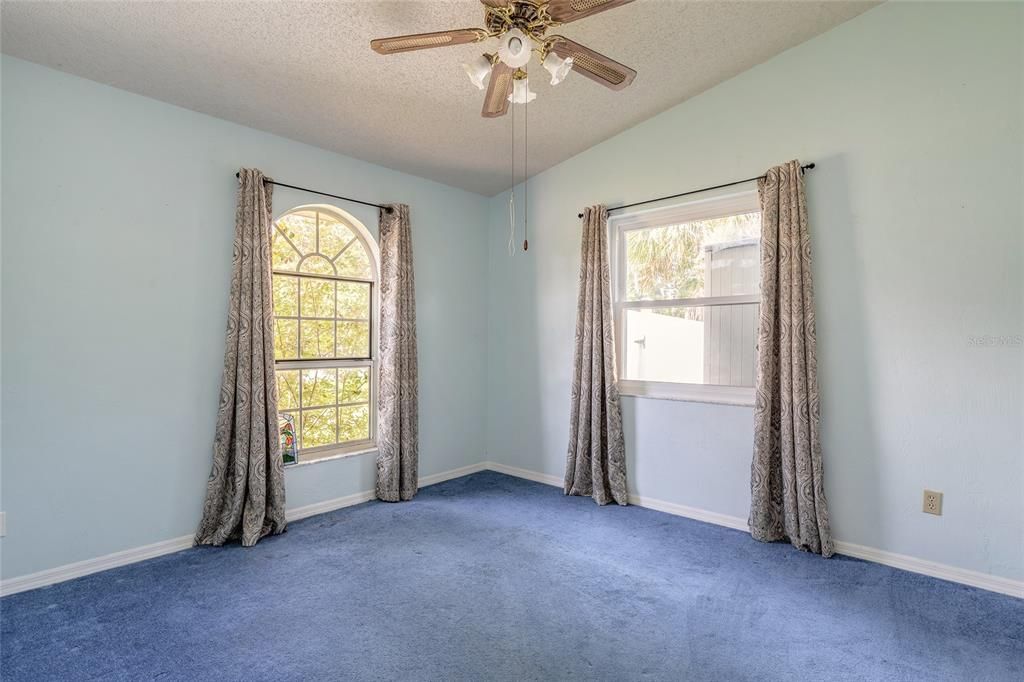 Active With Contract: $230,000 (3 beds, 2 baths, 1192 Square Feet)