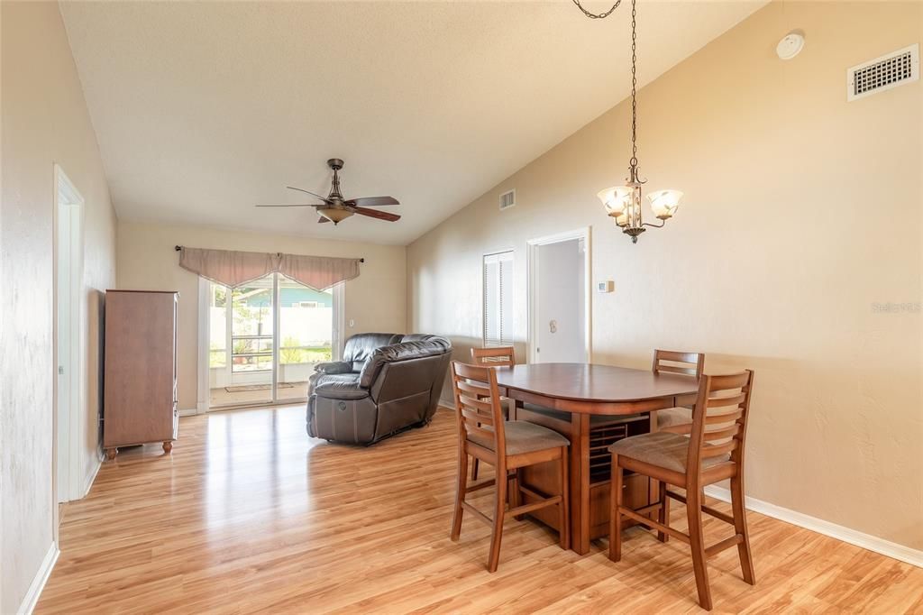 Active With Contract: $230,000 (3 beds, 2 baths, 1192 Square Feet)