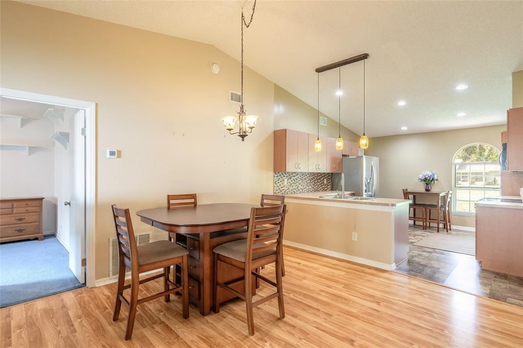 Active With Contract: $230,000 (3 beds, 2 baths, 1192 Square Feet)