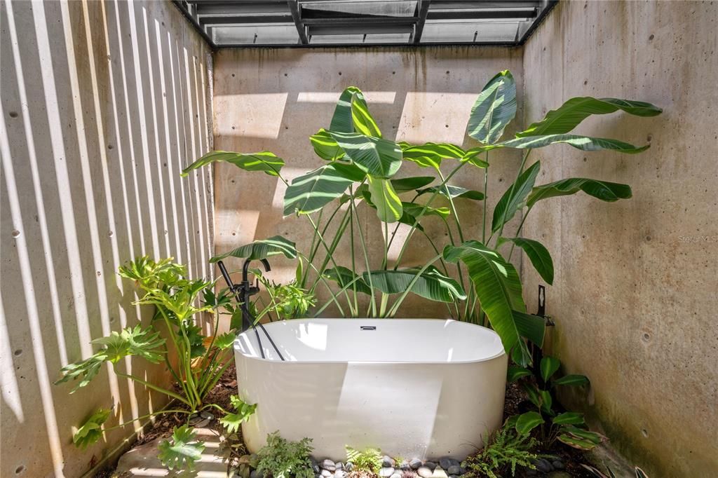 Activo con contrato: $4,995,000 (4 camas, 4 baños, 4046 Pies cuadrados)