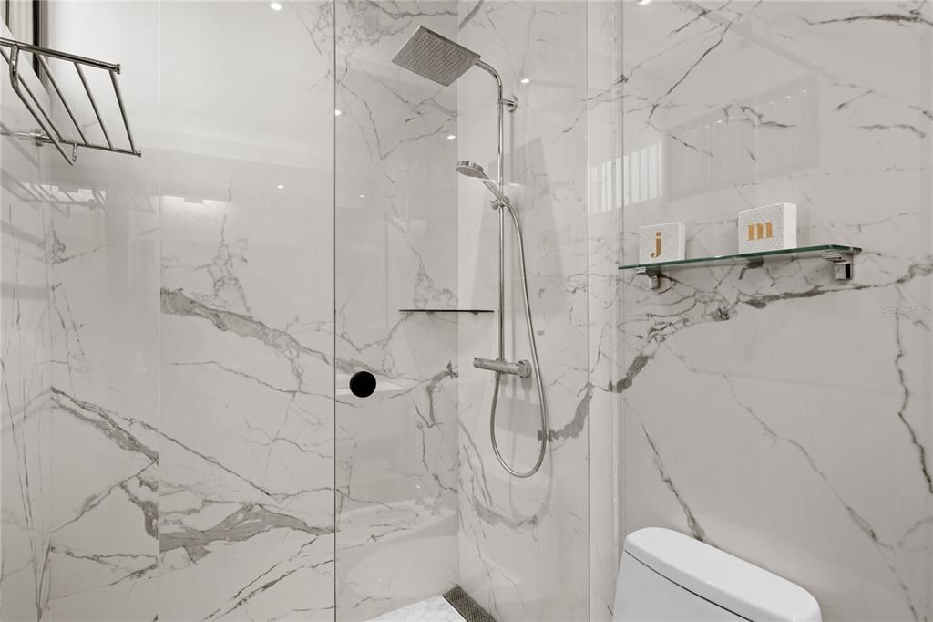 Activo con contrato: $4,995,000 (4 camas, 4 baños, 4046 Pies cuadrados)