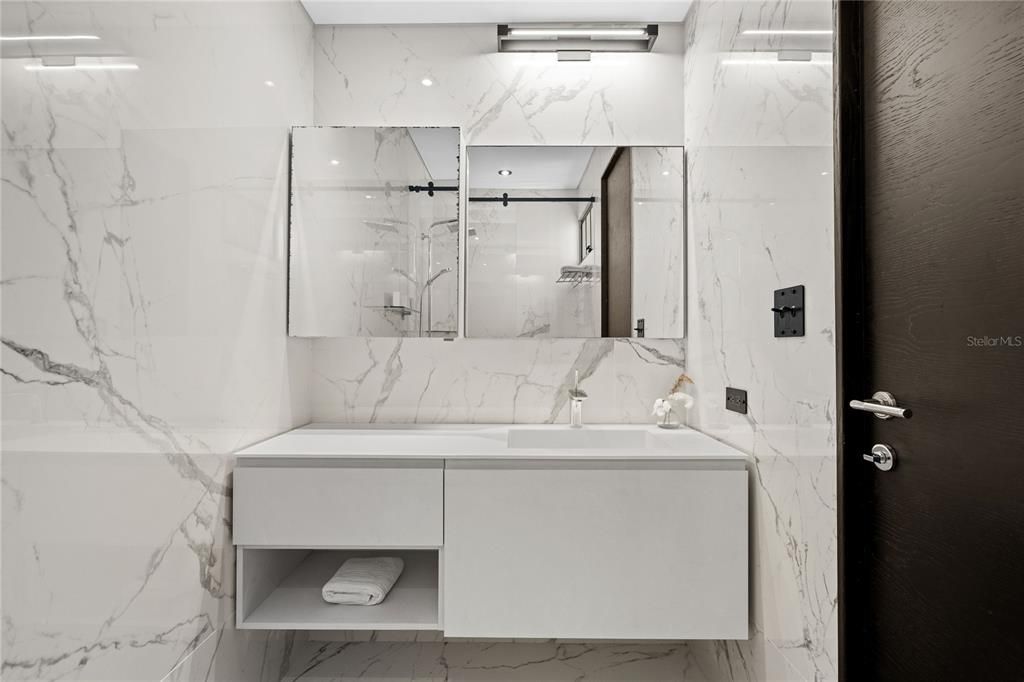 Activo con contrato: $4,995,000 (4 camas, 4 baños, 4046 Pies cuadrados)