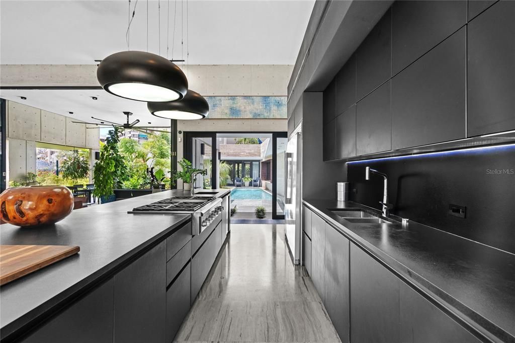 Activo con contrato: $4,995,000 (4 camas, 4 baños, 4046 Pies cuadrados)