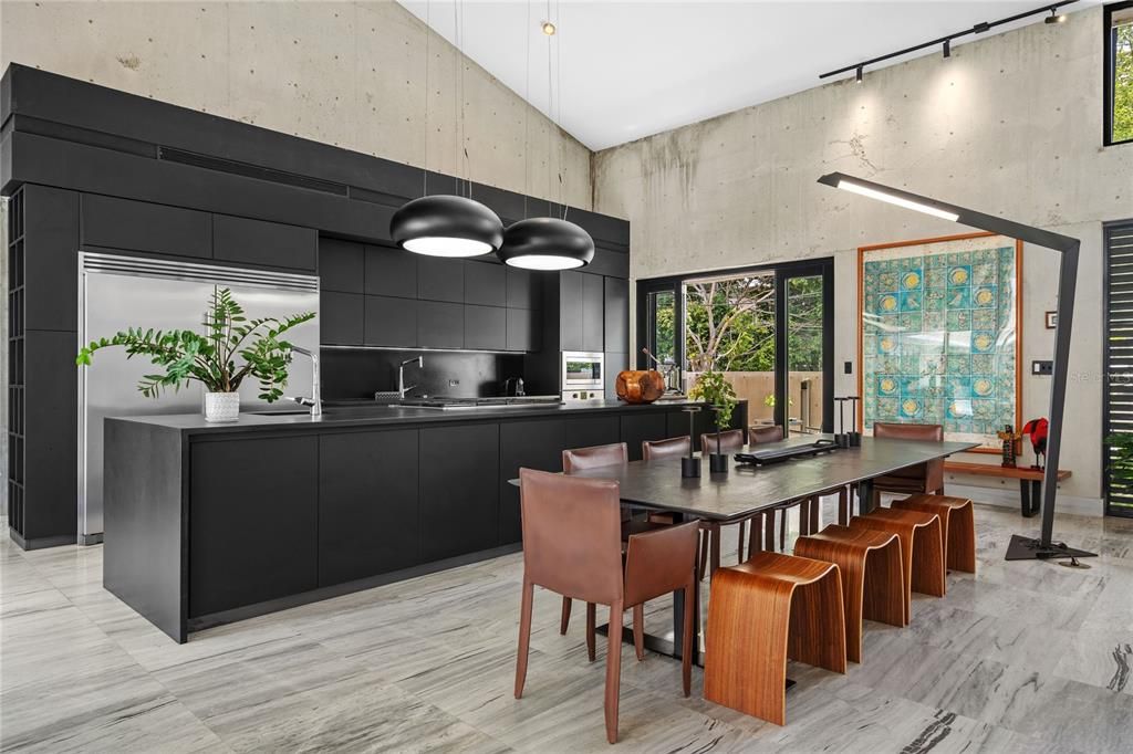 Activo con contrato: $4,995,000 (4 camas, 4 baños, 4046 Pies cuadrados)