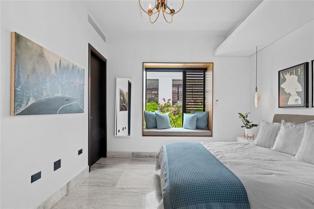 Activo con contrato: $4,995,000 (4 camas, 4 baños, 4046 Pies cuadrados)