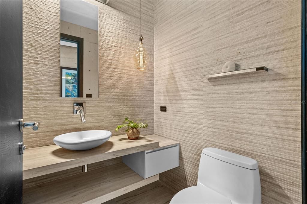 Activo con contrato: $4,995,000 (4 camas, 4 baños, 4046 Pies cuadrados)