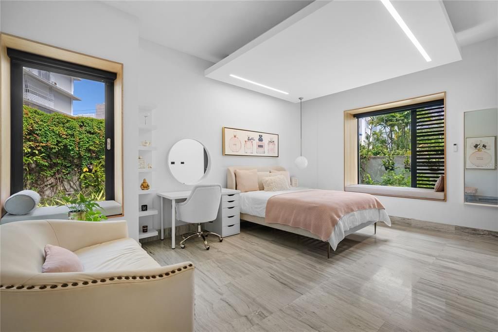 Activo con contrato: $4,995,000 (4 camas, 4 baños, 4046 Pies cuadrados)