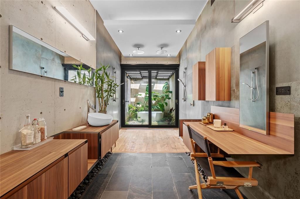 Activo con contrato: $4,995,000 (4 camas, 4 baños, 4046 Pies cuadrados)