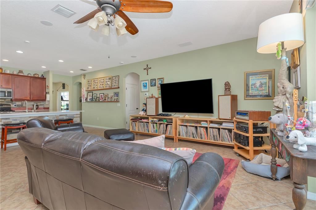 For Sale: $475,000 (3 beds, 2 baths, 2103 Square Feet)