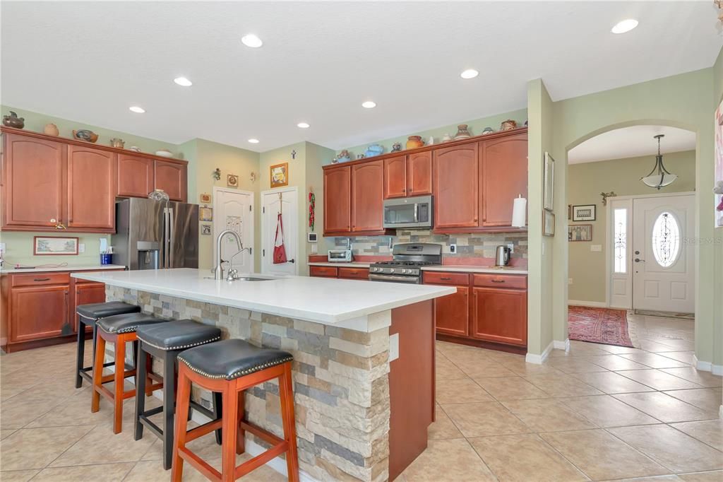 For Sale: $475,000 (3 beds, 2 baths, 2103 Square Feet)