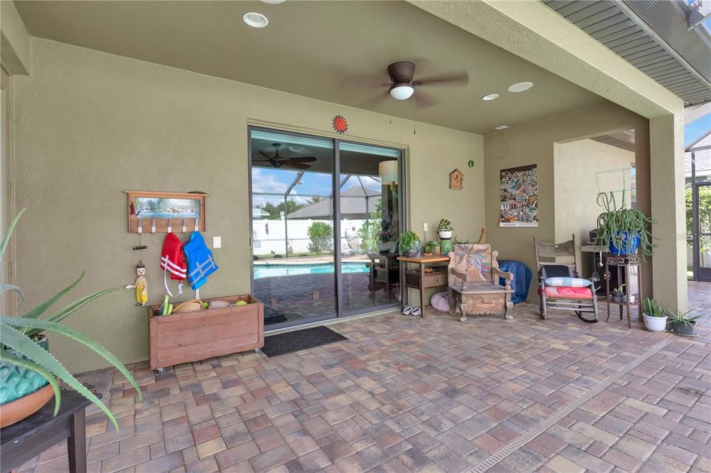 For Sale: $475,000 (3 beds, 2 baths, 2103 Square Feet)