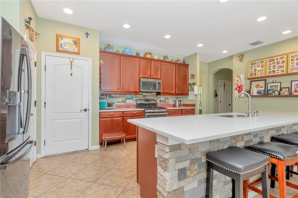 For Sale: $475,000 (3 beds, 2 baths, 2103 Square Feet)