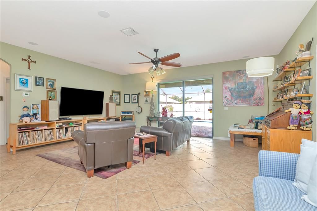 For Sale: $475,000 (3 beds, 2 baths, 2103 Square Feet)