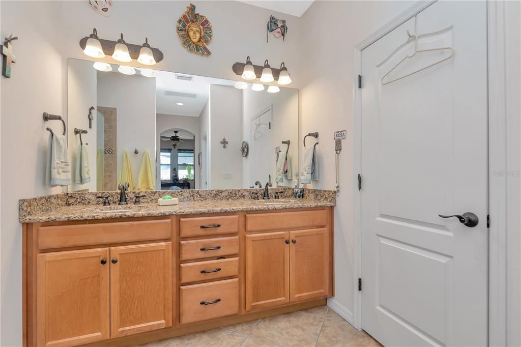 For Sale: $475,000 (3 beds, 2 baths, 2103 Square Feet)