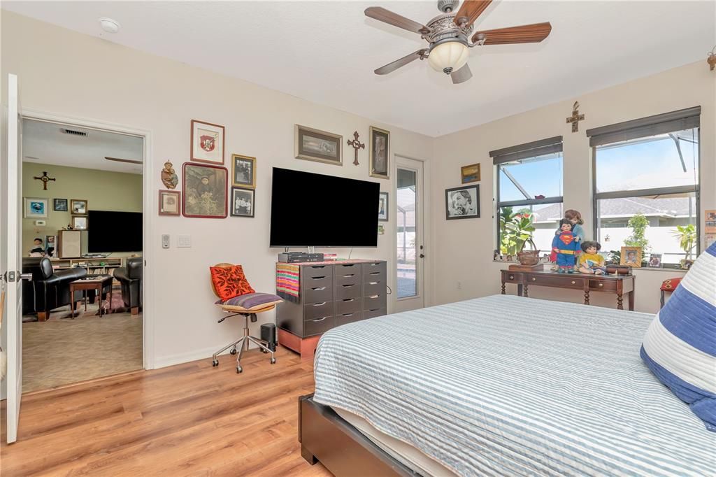 For Sale: $475,000 (3 beds, 2 baths, 2103 Square Feet)