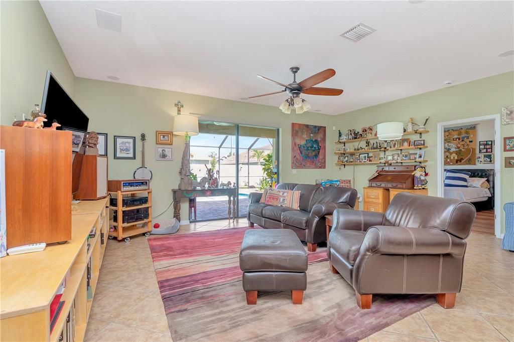 For Sale: $475,000 (3 beds, 2 baths, 2103 Square Feet)