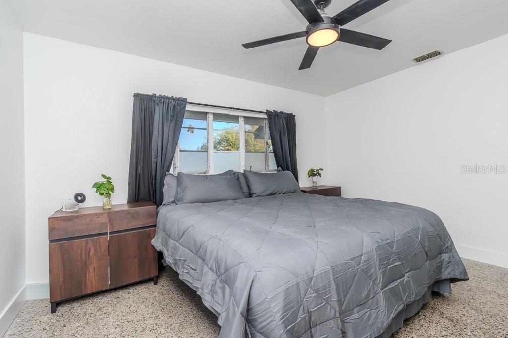 For Rent: $4,000 (2 beds, 1 baths, 1117 Square Feet)