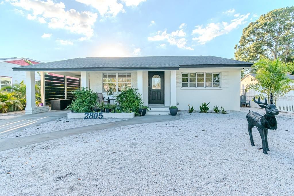 For Rent: $4,000 (2 beds, 1 baths, 1117 Square Feet)