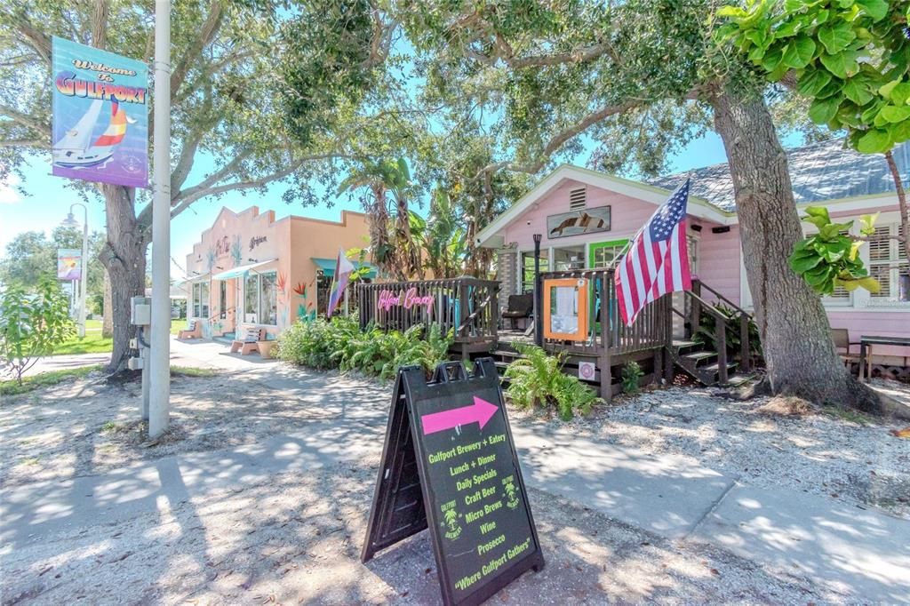 For Rent: $4,000 (2 beds, 1 baths, 1117 Square Feet)