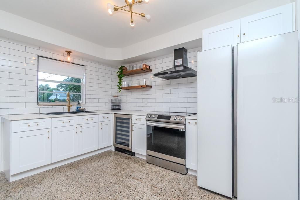 For Rent: $4,000 (2 beds, 1 baths, 1117 Square Feet)