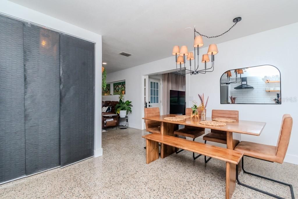 For Rent: $4,000 (2 beds, 1 baths, 1117 Square Feet)