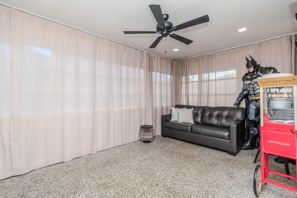 For Rent: $4,000 (2 beds, 1 baths, 1117 Square Feet)