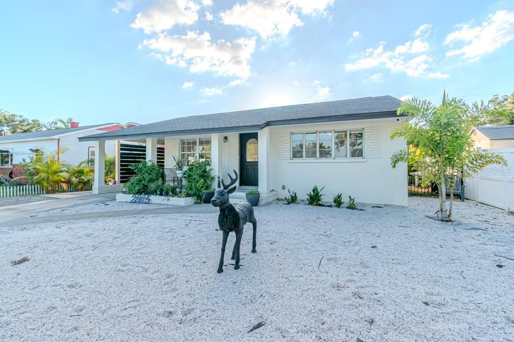 For Rent: $4,000 (2 beds, 1 baths, 1117 Square Feet)