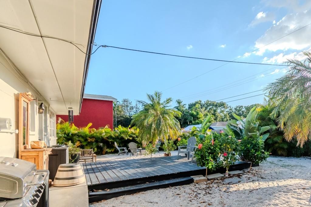 For Rent: $4,000 (2 beds, 1 baths, 1117 Square Feet)