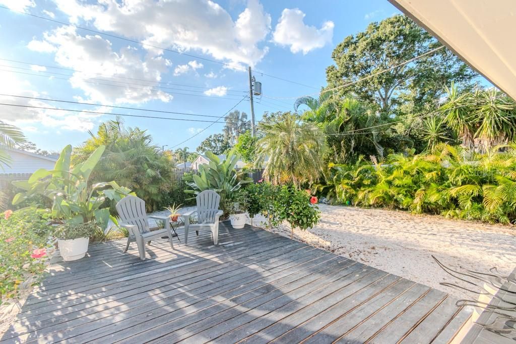 For Rent: $4,000 (2 beds, 1 baths, 1117 Square Feet)