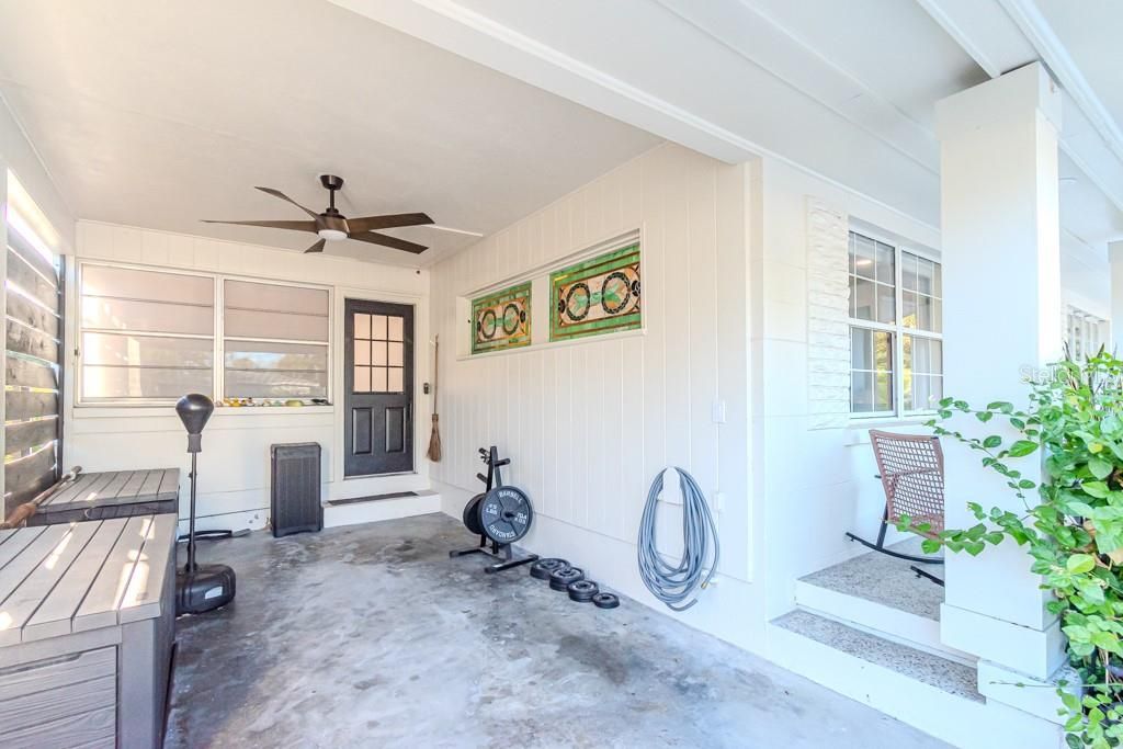 For Rent: $4,000 (2 beds, 1 baths, 1117 Square Feet)