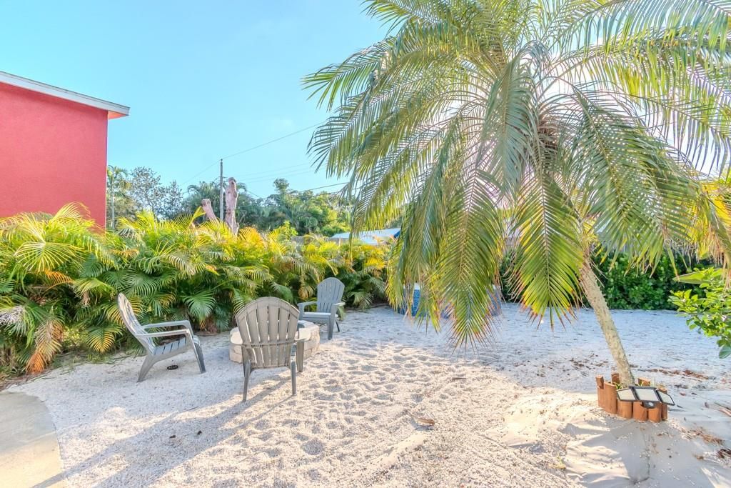 For Rent: $4,000 (2 beds, 1 baths, 1117 Square Feet)