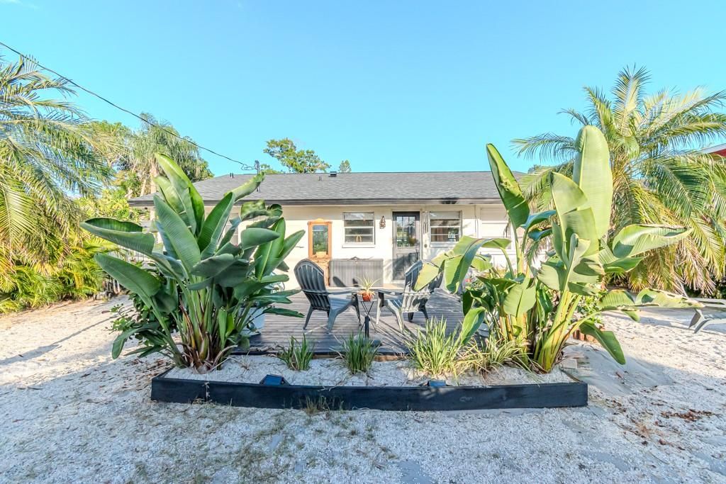 For Rent: $4,000 (2 beds, 1 baths, 1117 Square Feet)