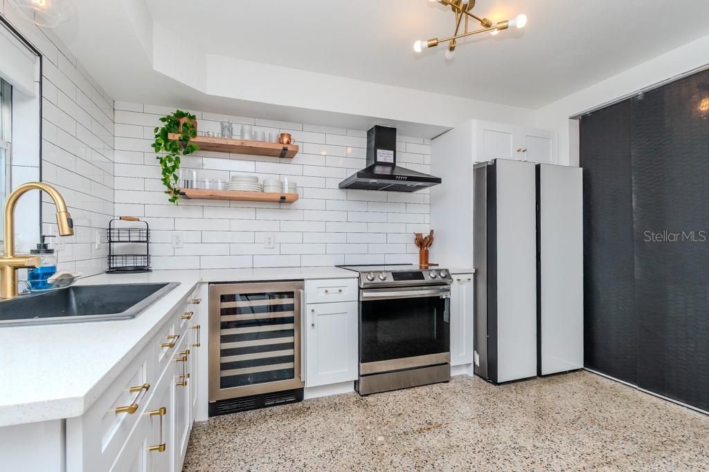 For Rent: $4,000 (2 beds, 1 baths, 1117 Square Feet)