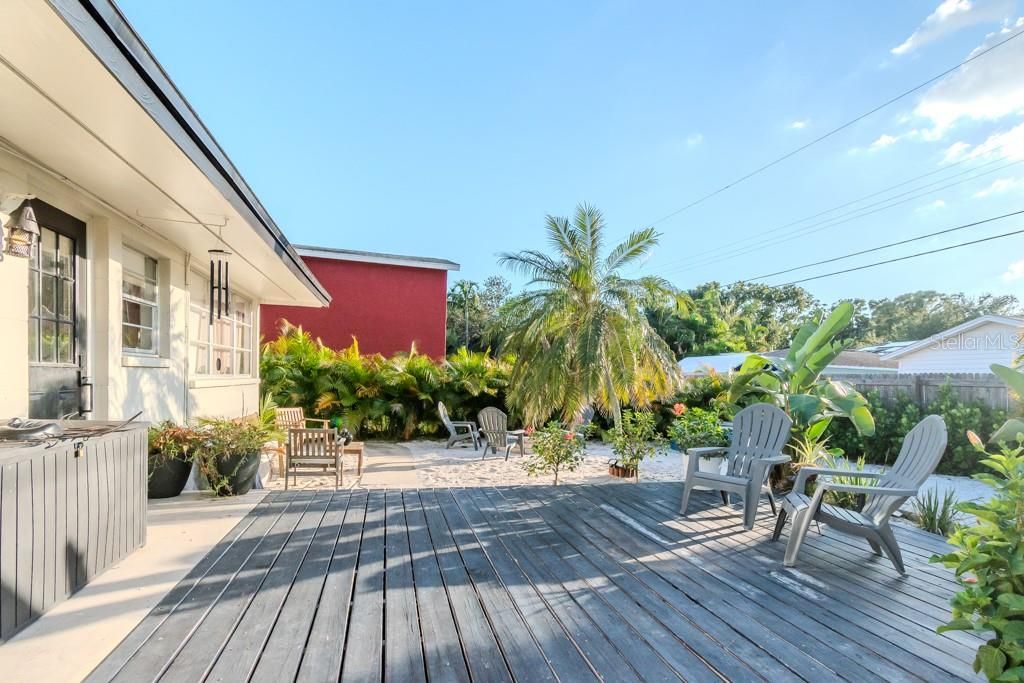 For Rent: $4,000 (2 beds, 1 baths, 1117 Square Feet)