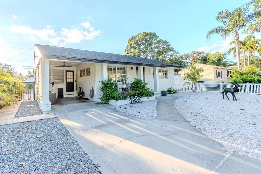 For Rent: $4,000 (2 beds, 1 baths, 1117 Square Feet)