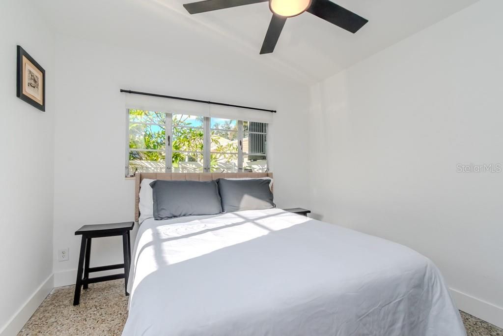 For Rent: $4,000 (2 beds, 1 baths, 1117 Square Feet)