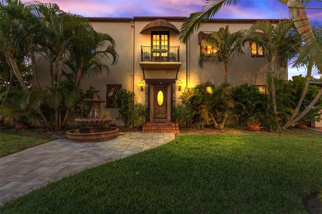 For Sale: $1,499,000 (6 beds, 5 baths, 3850 Square Feet)