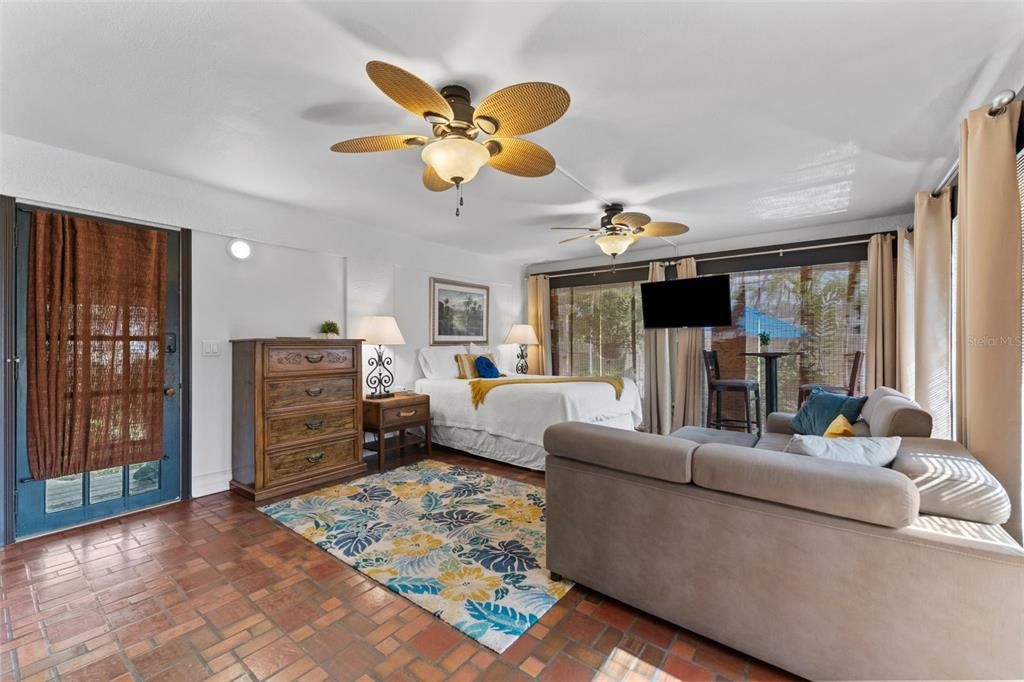 For Sale: $1,499,000 (6 beds, 5 baths, 3850 Square Feet)