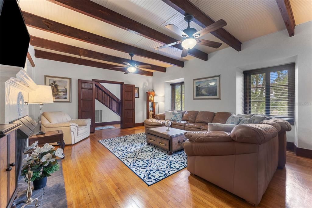 For Sale: $1,499,000 (6 beds, 5 baths, 3850 Square Feet)