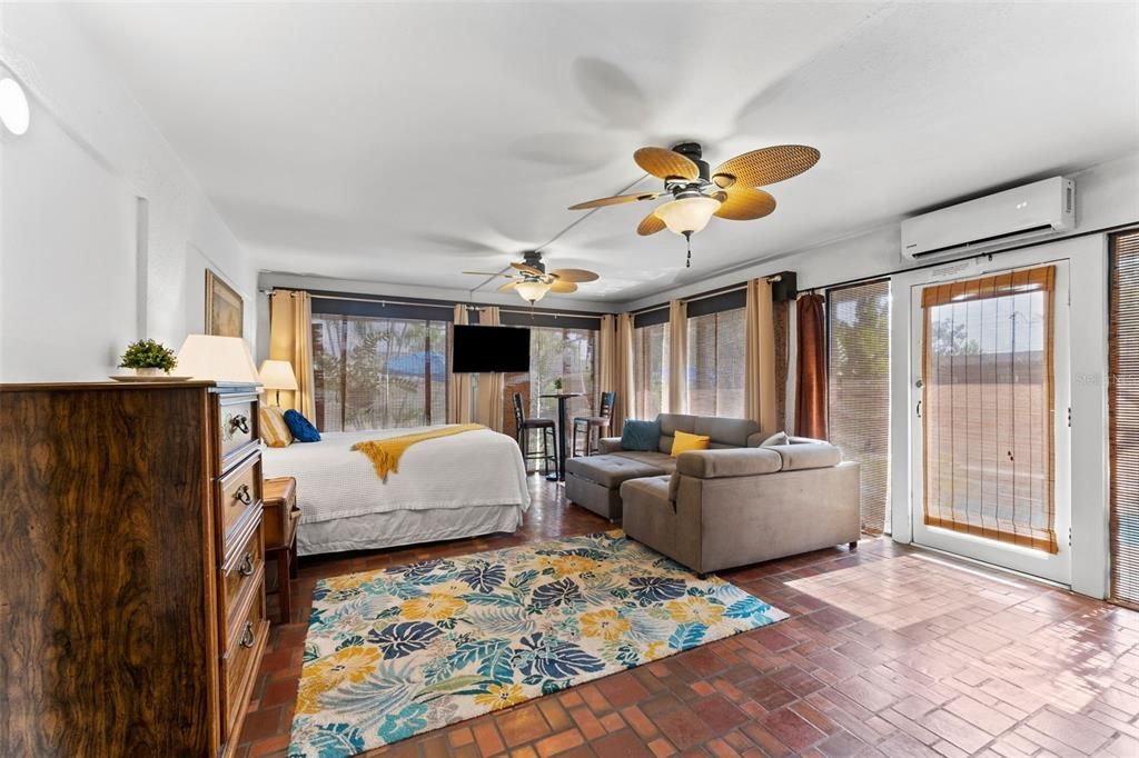 For Sale: $1,499,000 (6 beds, 5 baths, 3850 Square Feet)