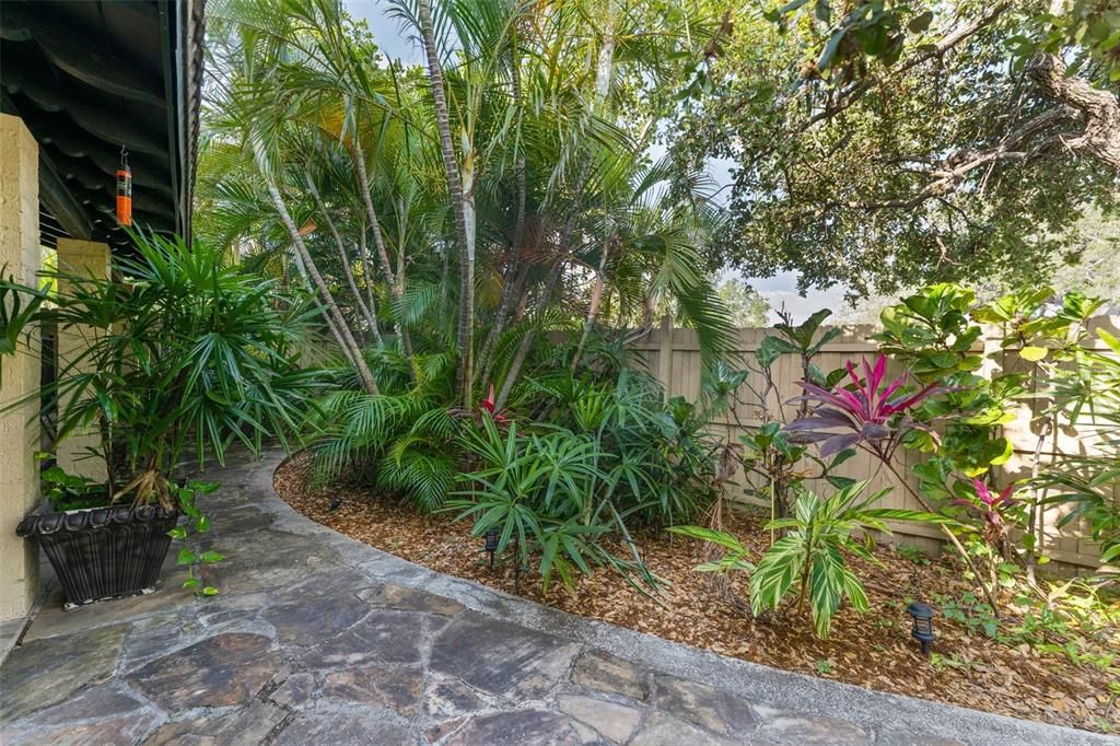 For Sale: $1,499,000 (6 beds, 5 baths, 3850 Square Feet)