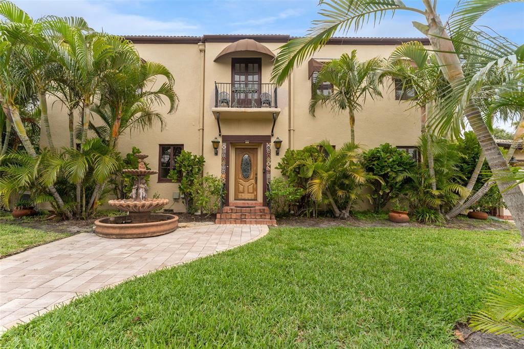 For Sale: $1,499,000 (6 beds, 5 baths, 3850 Square Feet)