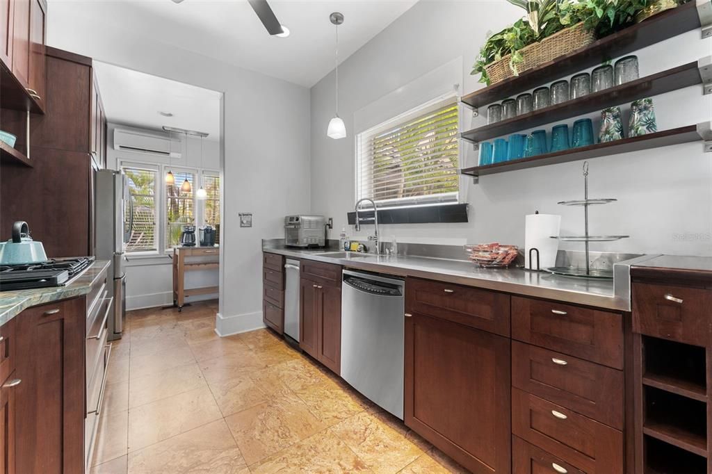 For Sale: $1,499,000 (6 beds, 5 baths, 3850 Square Feet)