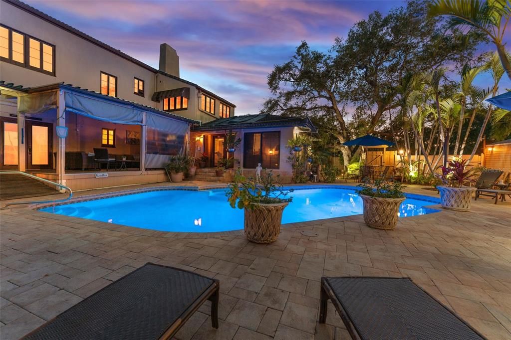 For Sale: $1,499,000 (6 beds, 5 baths, 3850 Square Feet)