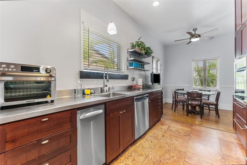 For Sale: $1,499,000 (6 beds, 5 baths, 3850 Square Feet)