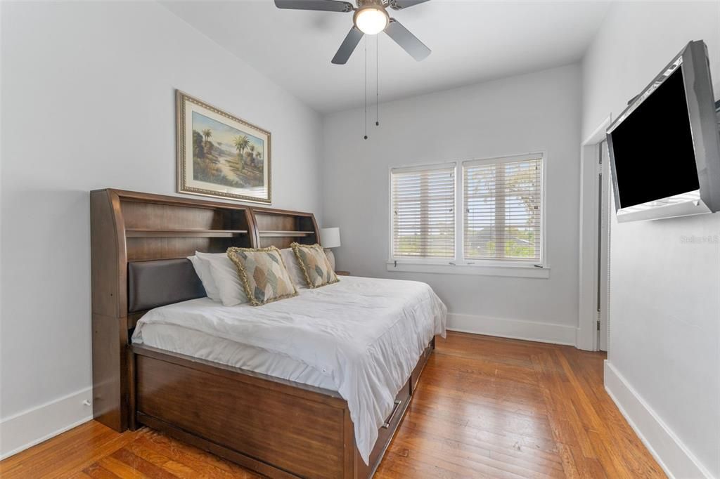 For Sale: $1,499,000 (6 beds, 5 baths, 3850 Square Feet)